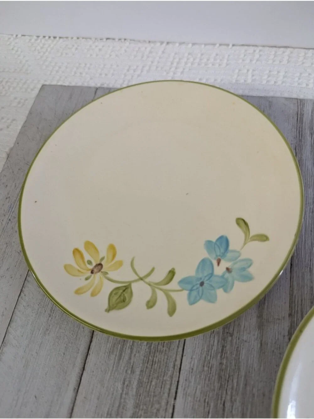 Vintage Franciscan DAISY Set of 2 Dessert Bread Plates 6 1/2